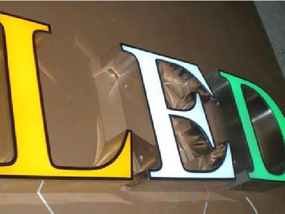 金寨介绍LED招牌的基础知识。